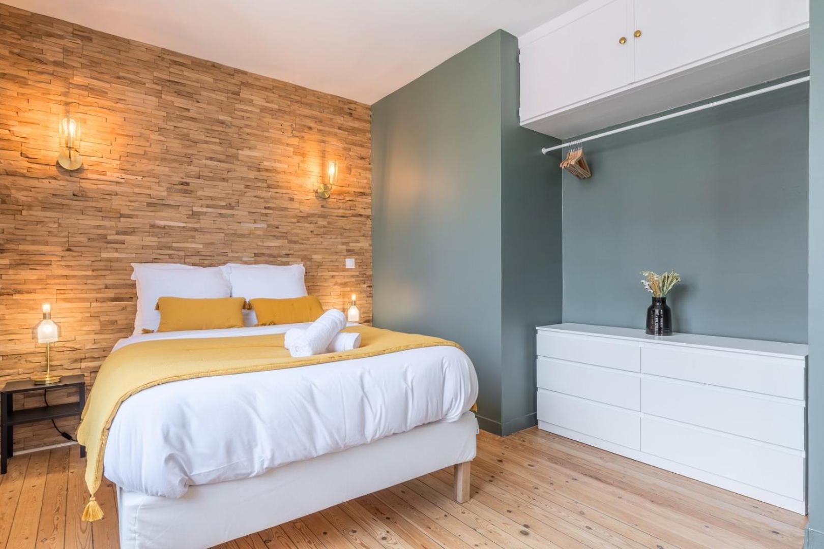 Apartment Charming 2 Bedroom - Old