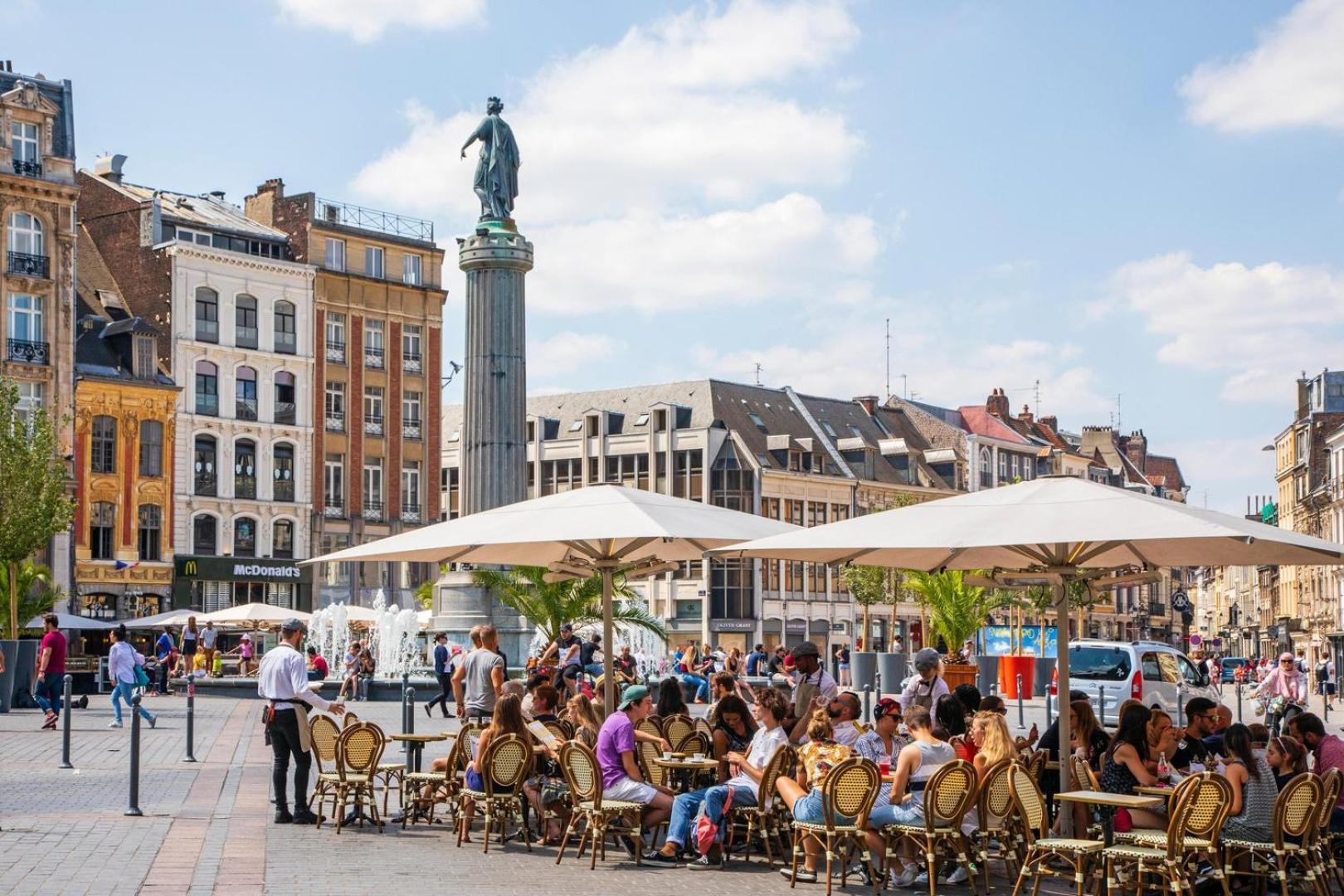 Charming 2 Bedroom - Old Apartment Lille